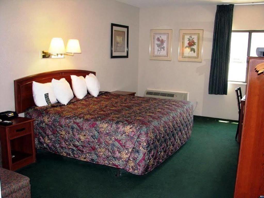 מלון Super 8 By Wyndham Wichita North מראה חיצוני תמונה